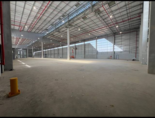 13,000M² WAREHOUSE TO LET IN LOUWLARDIA